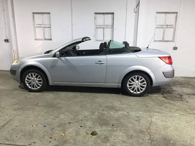 Renault - mégane coupé-cabriolet - 1.6-16v priv.luxe - 82-pb-tb - afbeelding 2 van  22