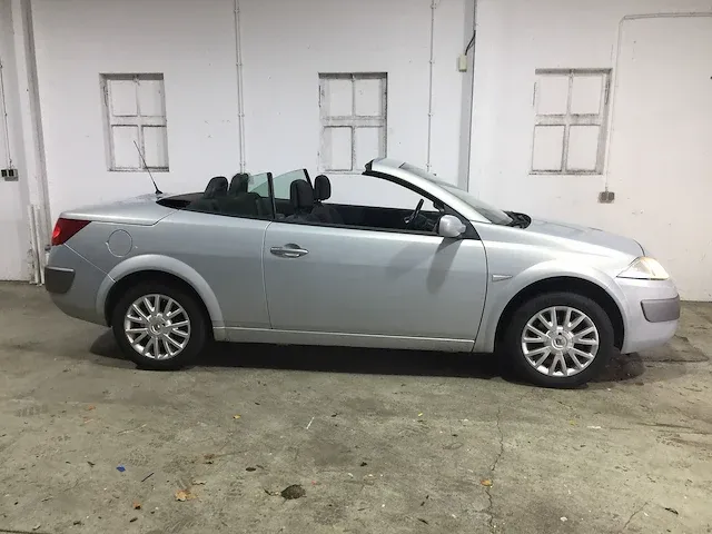 Renault - mégane coupé-cabriolet - 1.6-16v priv.luxe - 82-pb-tb - afbeelding 6 van  22