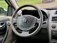 Renault - mégane grand tour - 1.4-16v auth.comf. - 92-nr-jt - 2004 - afbeelding 2 van  17