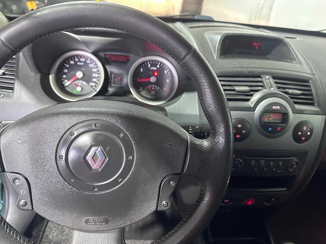 Renault - mégane grand tour - 1.6-16v priv. comf. - 09-nh-vl - afbeelding 2 van  22