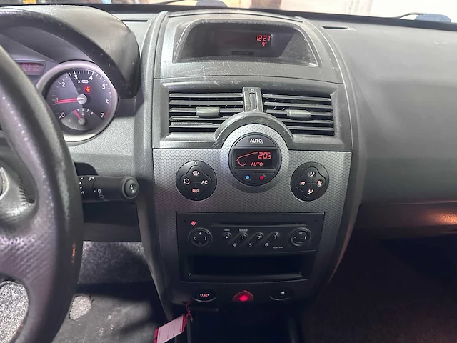 Renault - mégane grand tour - 1.6-16v priv. comf. - 09-nh-vl - afbeelding 6 van  22