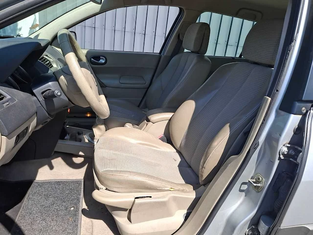 Renault - mégane grand tour - 1.9 dci privilège - 2006 - 131pk - afbeelding 22 van  24