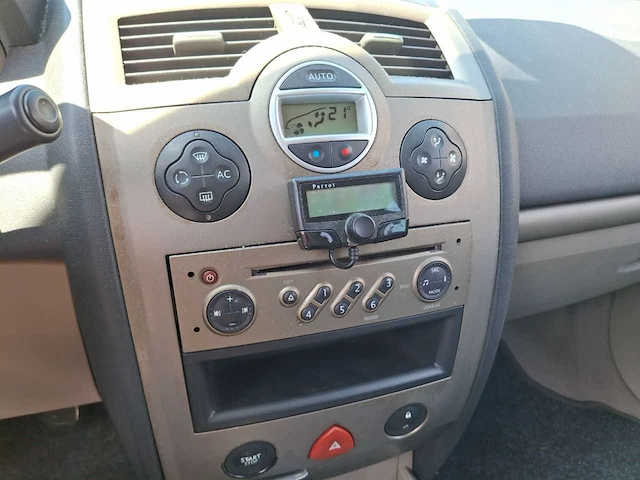 Renault - mégane grand tour - 1.9 dci privilège - 2006 - 131pk - afbeelding 23 van  24