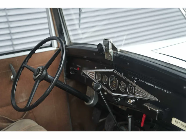 Renault - monaquatre (1933) - afbeelding 44 van  44