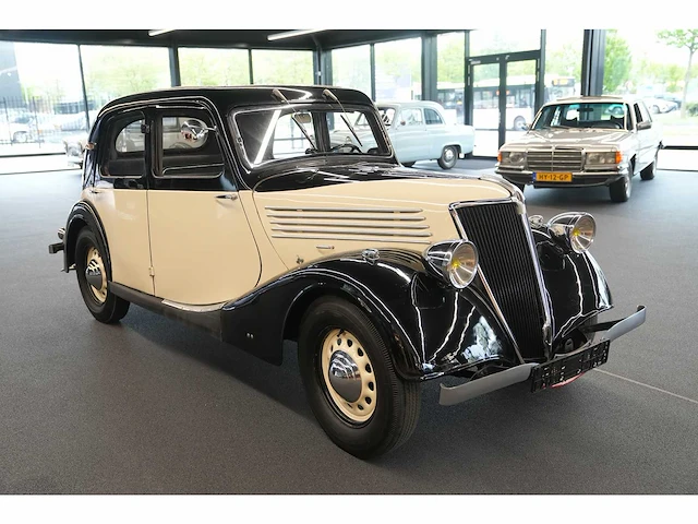 Renault - novaquatre (1938) - afbeelding 1 van  11