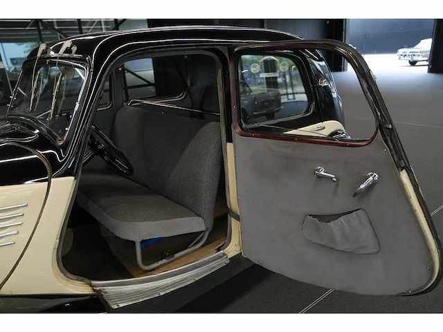 Renault - novaquatre (1938) - afbeelding 4 van  11