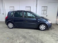 Renault - scénic - 1.6-16v business l. - 02-glz-8 - afbeelding 18 van  21