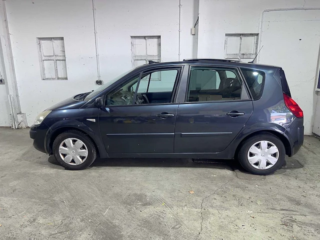 Renault - scénic - 1.6-16v business l. - 02-glz-8 - afbeelding 12 van  21