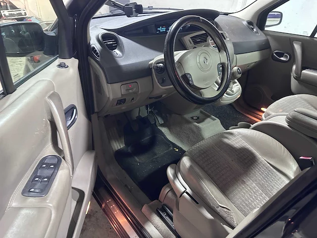 Renault - scénic - 2.0-16v dynam.luxe - 66-pv-bz - afbeelding 18 van  19