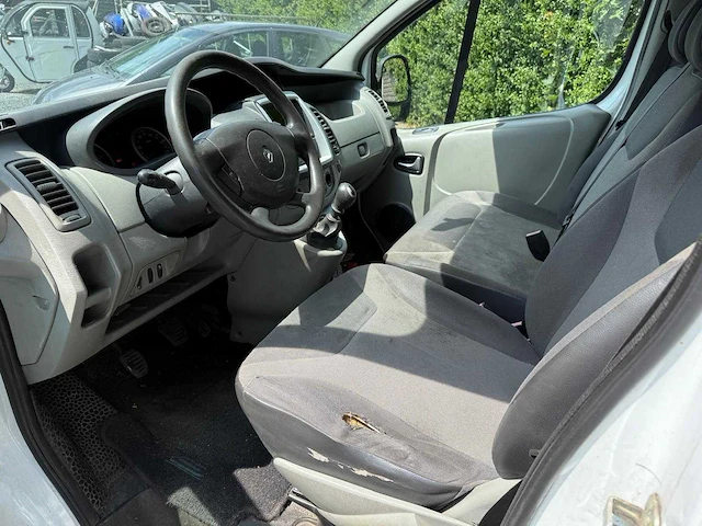 Renault - trafic - 2.0 dci t29 l1h1 - 6-vlj-32 - afbeelding 6 van  8