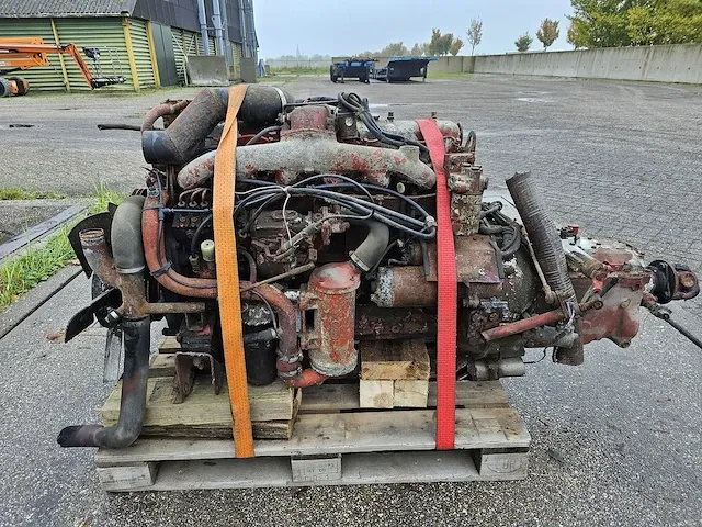 Renault - turbo engine - motor - afbeelding 2 van  8