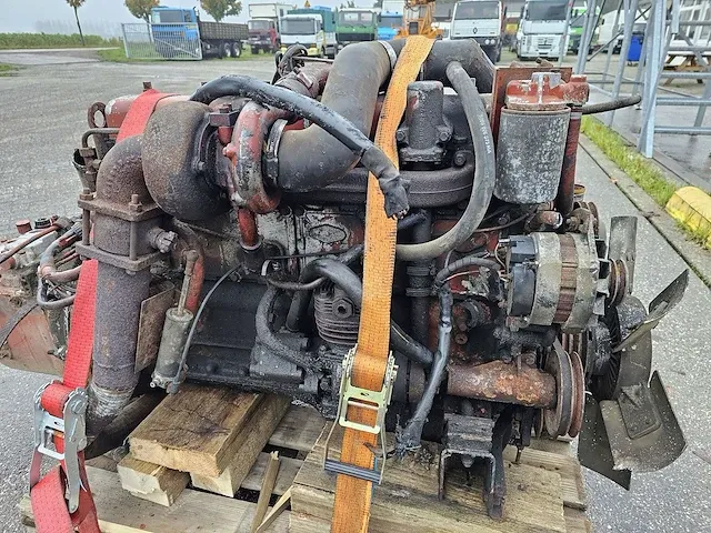 Renault - turbo engine - motor - afbeelding 6 van  8