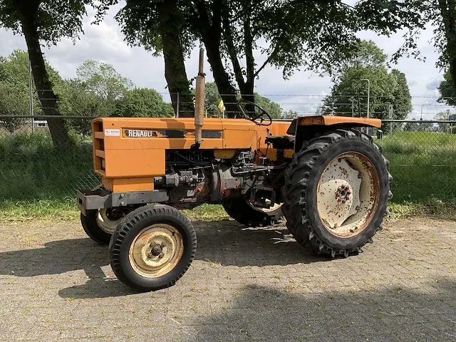 Renault 421 tweewielaangedreven landbouwtractor - afbeelding 1 van  22