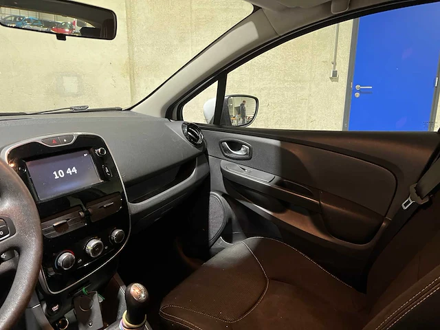 Renault clio 0.9 tce expression 90pk 2015, gz-530-j - afbeelding 13 van  39