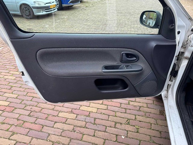 Renault clio 1.2-16v auth.airco 92-nv-gl - afbeelding 4 van  16