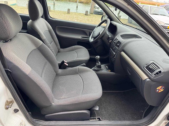 Renault clio 1.2-16v auth.airco 92-nv-gl - afbeelding 14 van  16