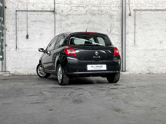 Renault clio 1.2-16v expression 75pk 2006, 27-td-vh - afbeelding 13 van  28