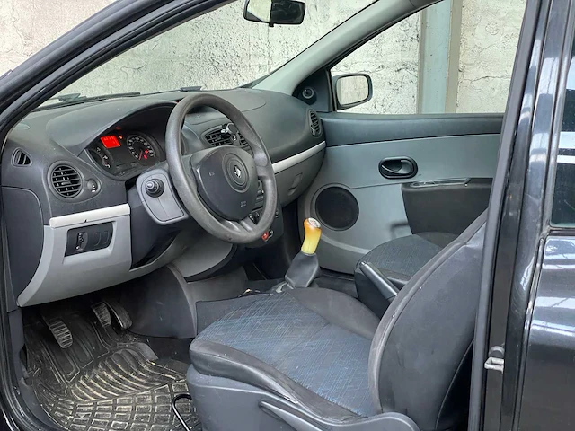 Renault clio 1.2-16v expression 75pk 2006, 27-td-vh - afbeelding 17 van  28