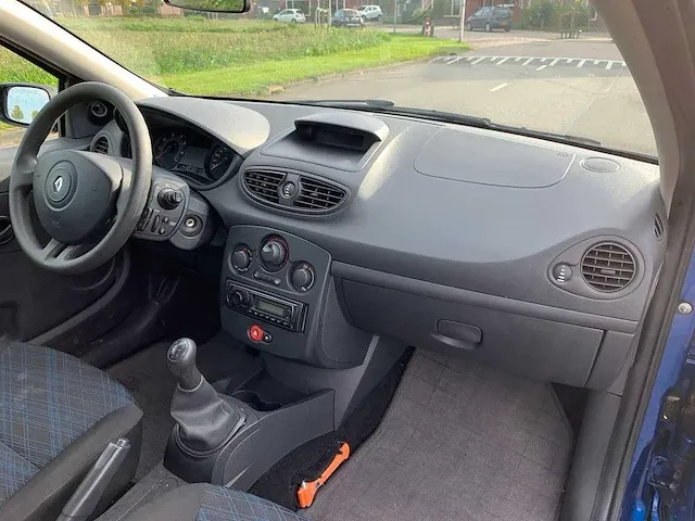 Renault clio 1.2 16v special line, 64-gkp-9 - afbeelding 2 van  21