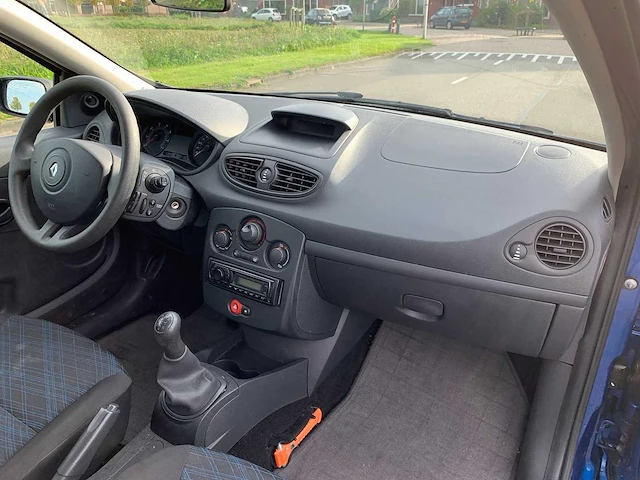 Renault clio 1.2 16v special line, 64-gkp-9 - afbeelding 2 van  21