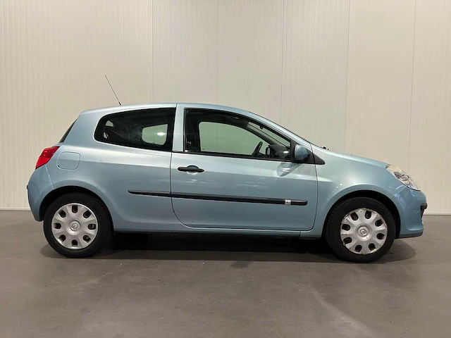 Renault clio 1.2-16v special line 98-gpr-4 - afbeelding 15 van  18
