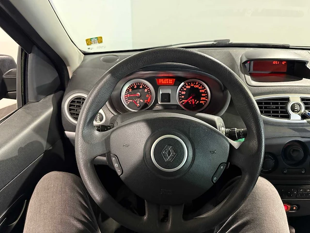 Renault clio 1.2 authentique, 56-tsf-7 - afbeelding 2 van  13