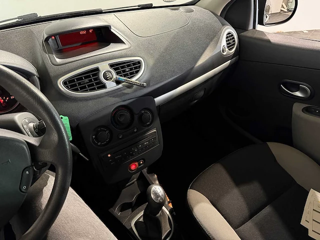Renault clio 1.2 authentique, 56-tsf-7 - afbeelding 3 van  13