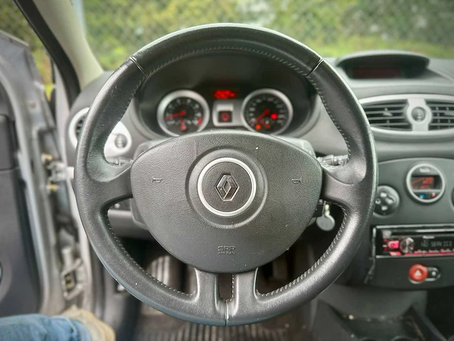 Renault clio 1.6 16v privilège, 40-tv-vg - afbeelding 2 van  13