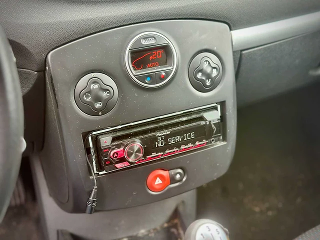 Renault clio 1.6 16v privilège, 40-tv-vg - afbeelding 3 van  13