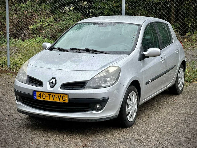 Renault clio 1.6 16v privilège, 40-tv-vg - afbeelding 1 van  13