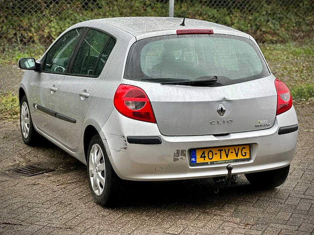 Renault clio 1.6 16v privilège, 40-tv-vg - afbeelding 8 van  13