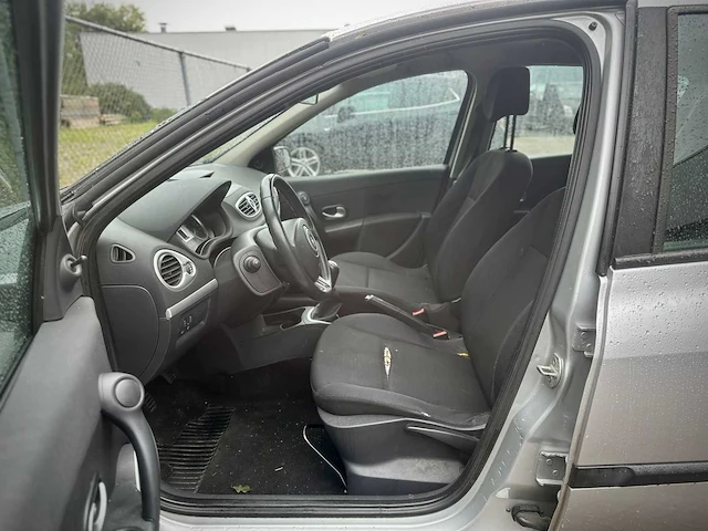 Renault clio 1.6 16v privilège, 40-tv-vg - afbeelding 9 van  13