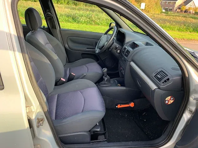 Renault clio 1.6 16v privilège, 89-lj-kg - afbeelding 15 van  16