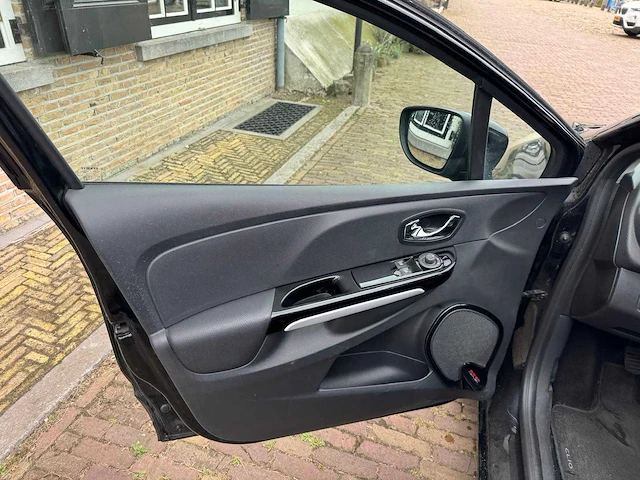 Renault clio estate 0.9 tce expression 4-tph-94 - afbeelding 14 van  18