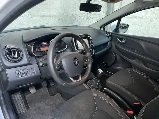 Renault clio estate 1.5 energy dci 90 s&s expression 90pk 2018 -orig. nl-, tf-029-f - afbeelding 17 van  56