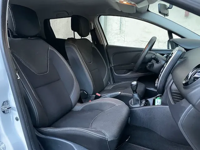 Renault clio estate 1.5 energy dci 90 s&s expression 90pk 2018 -orig. nl-, tf-029-f - afbeelding 49 van  56