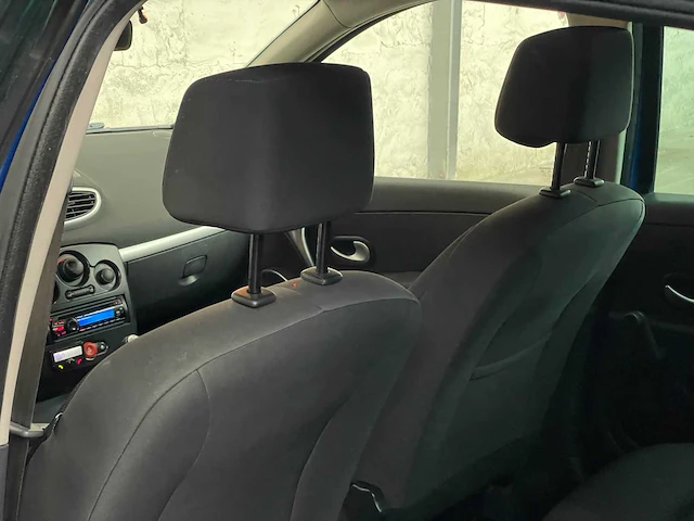 Renault clio estate 1.6-16v dynamique 111pk 2008 - afbeelding 26 van  36