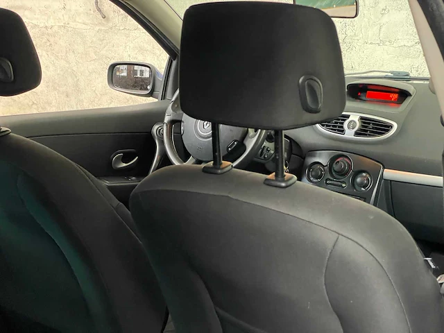 Renault clio estate 1.6-16v dynamique 111pk 2008 - afbeelding 27 van  36