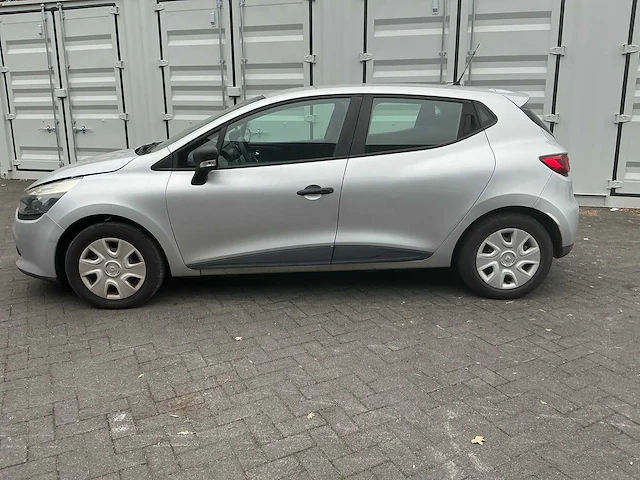 Renault clio personenauto (2-xrz-59) - afbeelding 1 van  37