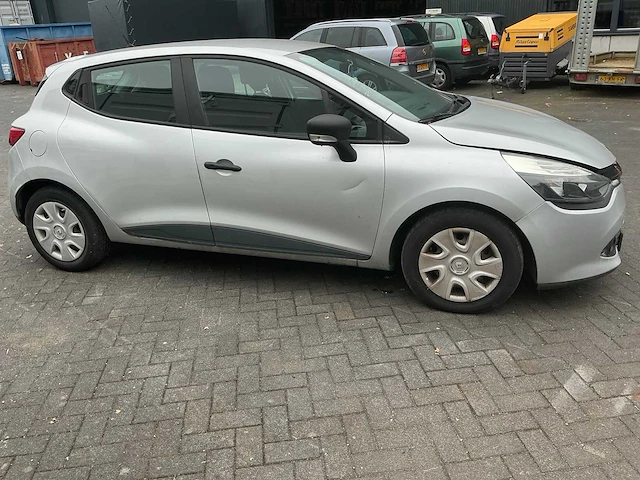 Renault clio personenauto (2-xrz-59) - afbeelding 32 van  37