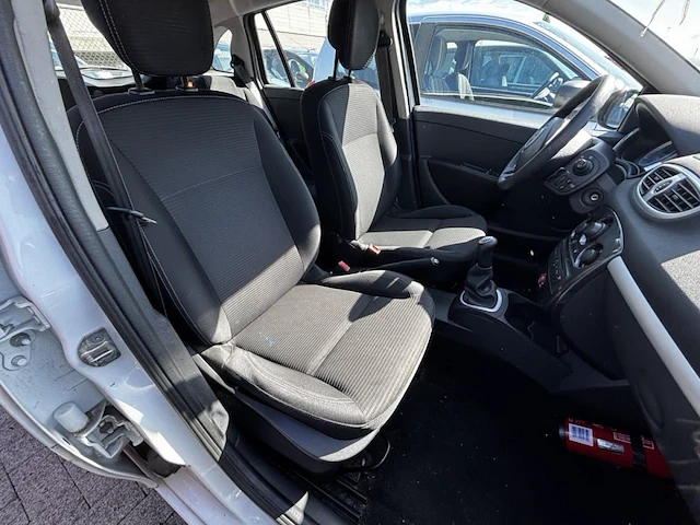 Renault clio sw phase ii 1.2i expression 75, 2012 - afbeelding 15 van  29