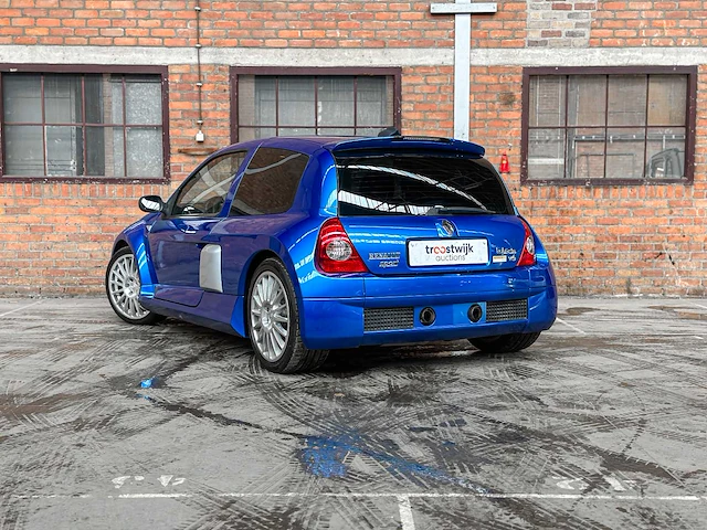 Renault clio v6 rs phase 2 255 renault sport 3.0 v6 255pk 2004, p-745-nn youngtimer - afbeelding 8 van  40
