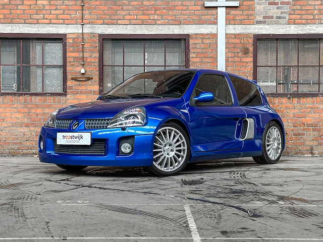 Renault clio v6 rs phase 2 255 renault sport 3.0 v6 255pk 2004, p-745-nn youngtimer - afbeelding 1 van  40