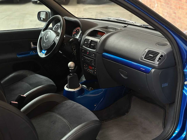 Renault clio v6 rs phase 2 255 renault sport 3.0 v6 255pk 2004, p-745-nn youngtimer - afbeelding 29 van  40