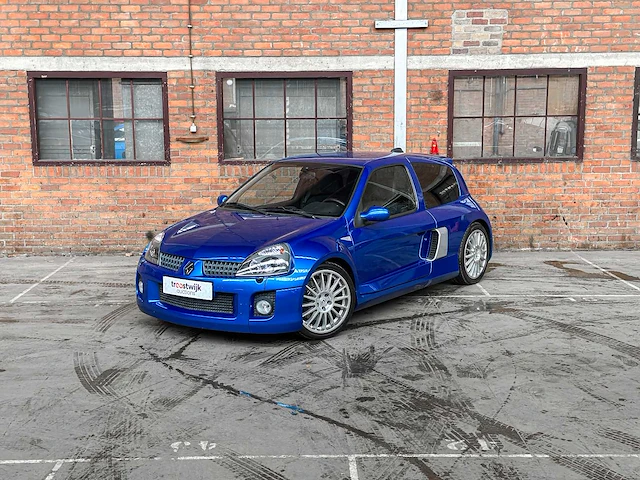 Renault clio v6 rs phase 2 255 renault sport 3.0 v6 255pk 2004, p-745-nn youngtimer - afbeelding 34 van  40