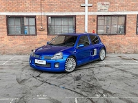 Renault clio v6 rs phase 2 255 renault sport 3.0 v6 255pk 2004, p-745-nn youngtimer - afbeelding 34 van  40