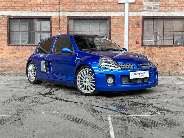 Renault clio v6 rs phase 2 255 renault sport 3.0 v6 255pk 2004, p-745-nn youngtimer - afbeelding 38 van  40