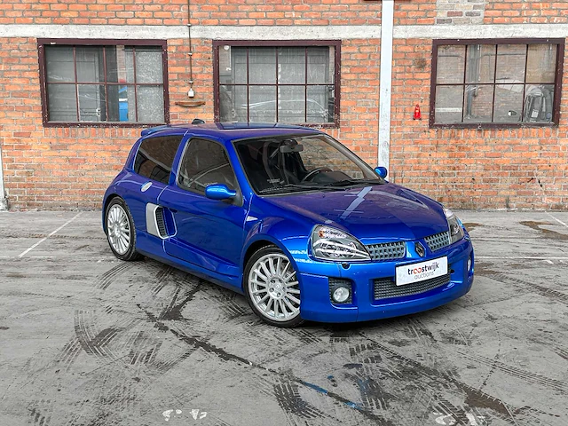 Renault clio v6 rs phase 2 255 renault sport 3.0 v6 255pk 2004, p-745-nn youngtimer - afbeelding 39 van  40