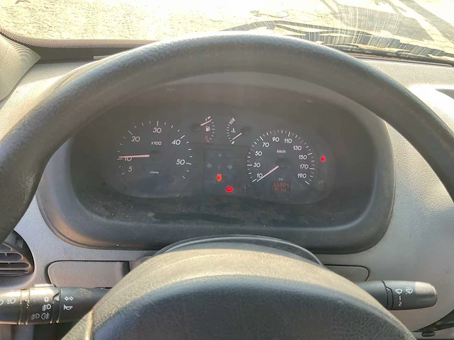 Renault dci90 bedrijfswagen - afbeelding 2 van  14