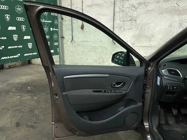 Renault grand scénic 1.5 dci limited 7p. 110pk 2015, g-358-gx - afbeelding 32 van  43
